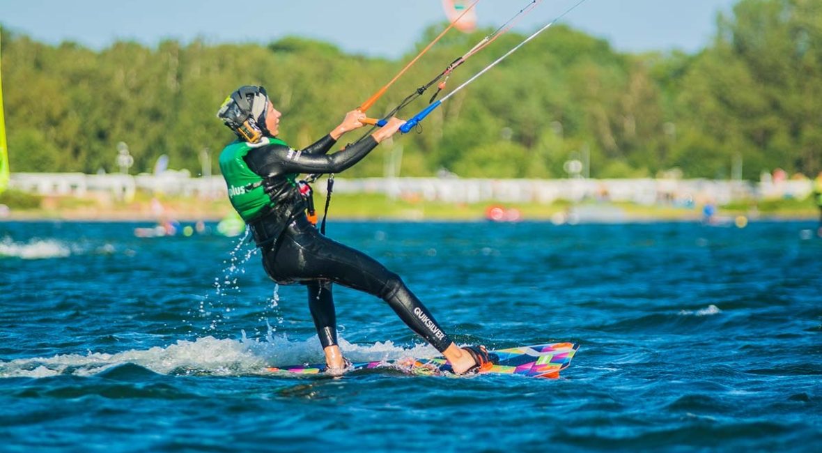 Kursy kitesurfingu za granicą + jak zacząć przygodę na desce